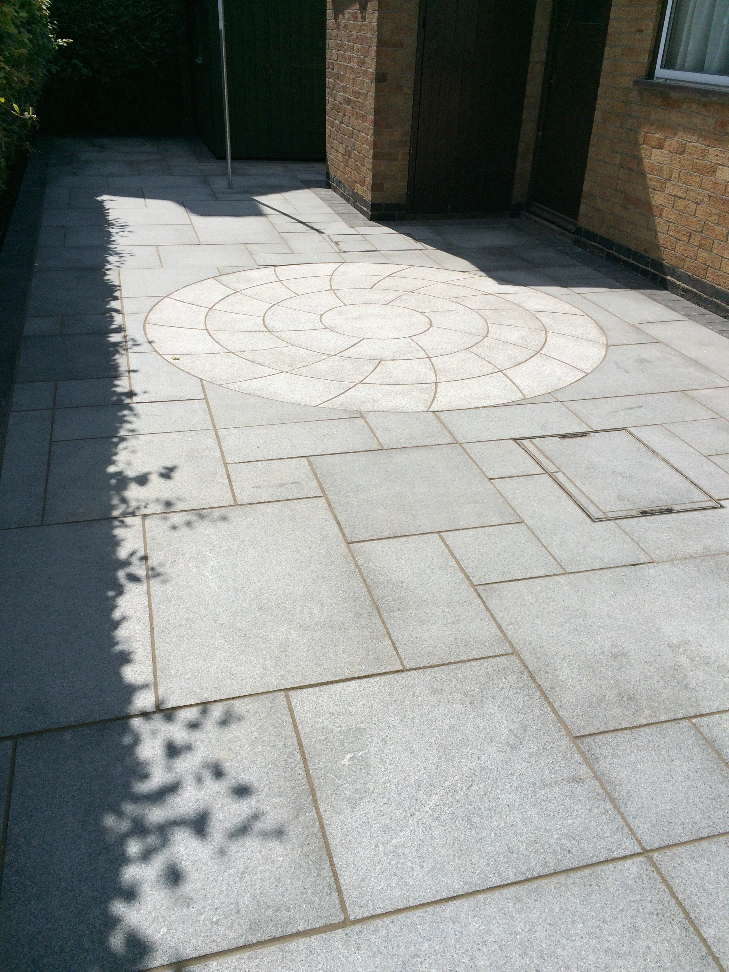 Patio Grey Paving and Circle