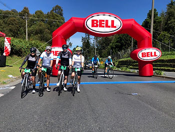 Personas en carrera d bicicleta