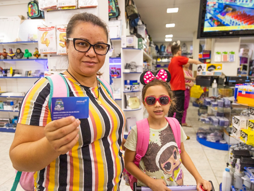 Famílias iniciam as compras com o Cartão do Material Escolar