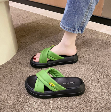 Thumbnail: Sendal Wanita Unik Korea (Brand : CommaShow)