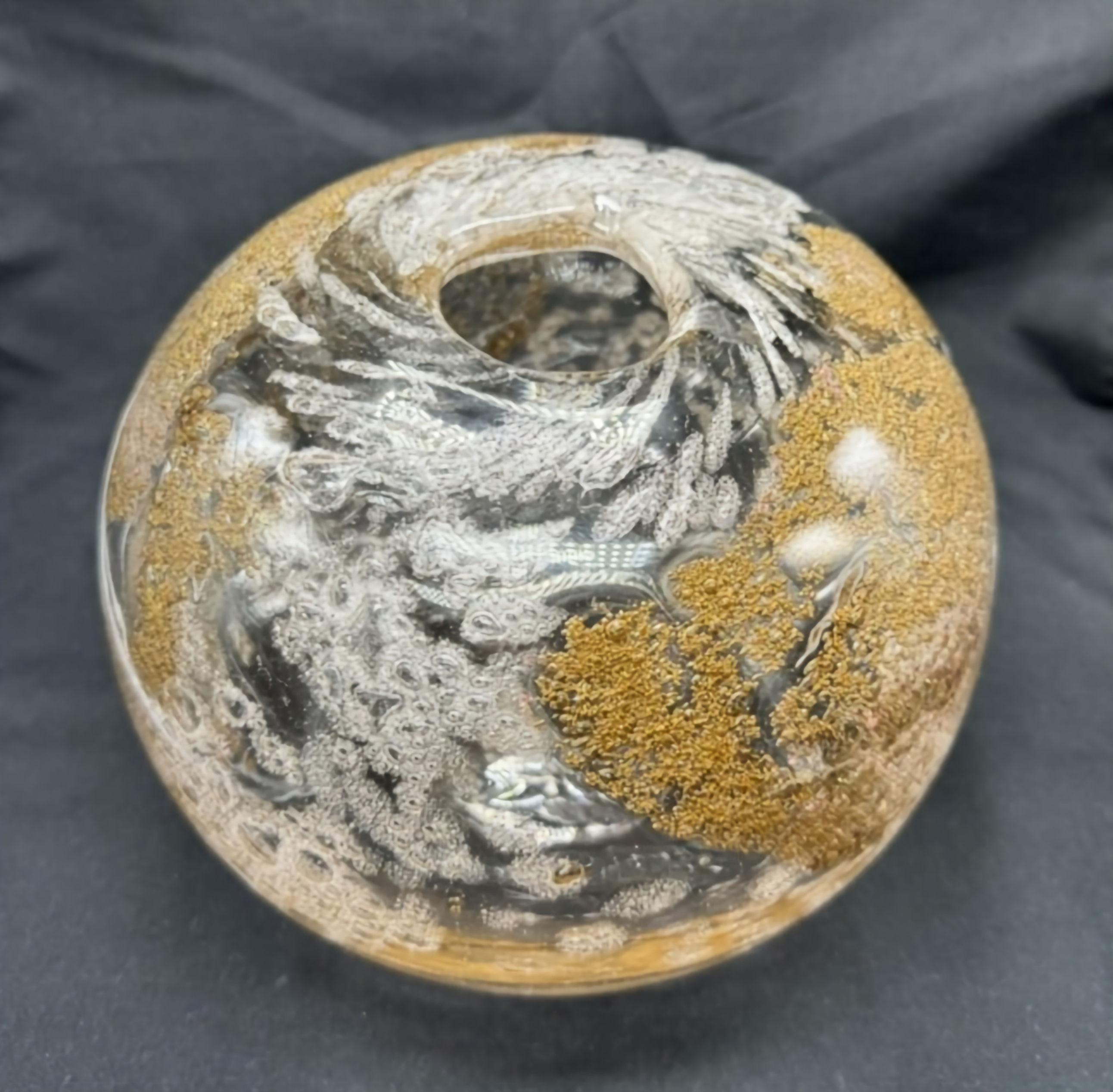 Stor kulevase av Benny Motzfeldt