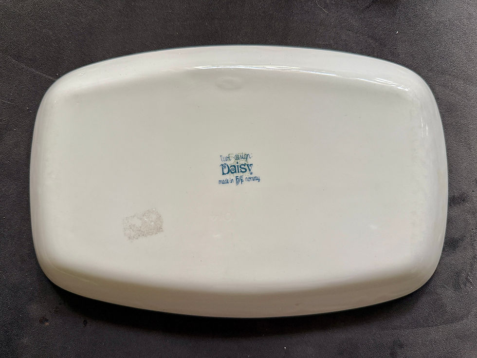 Miniatyrbilde: Hvit underside av Daisy-fat, med tekst: "Full proof Made in France".