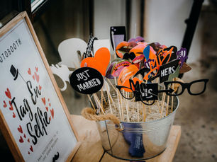 Reasons Every Wedding Should Have a Glam Photo Booth