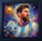 Lionel Messi als expressives Pop-Art-Porträt mit Chamäleon. Im schwarzen Rahmen.