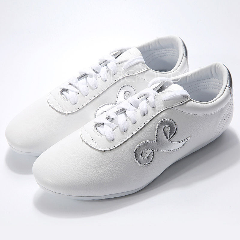 Miniature : White Taekwondo shoes with silver emblem