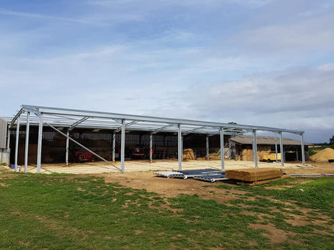 Steel frame building foundation