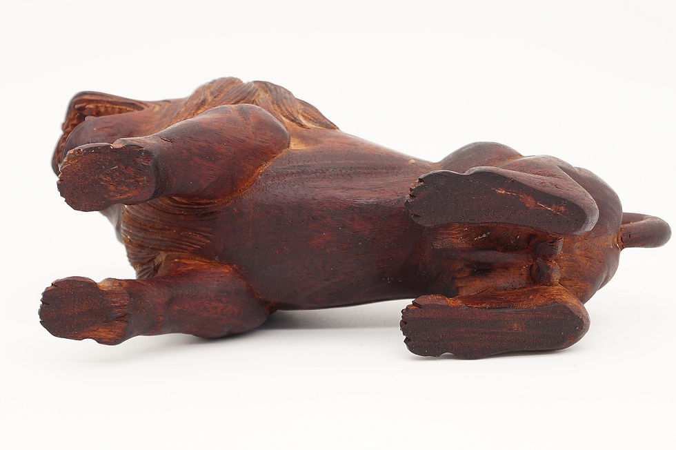 Miniaturbild: Geschnitzter Löwe aus Holz