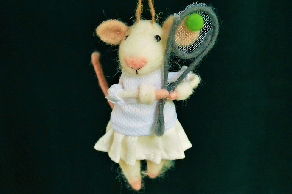 Tennis spielende Maus - handgefilzter Christbaumschmuck