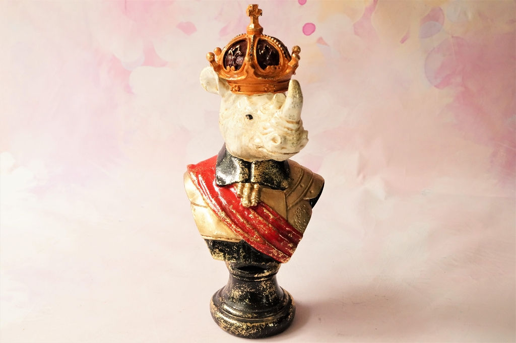 Herrschaftliche, handbemalte Nashorn-Büste aus Kunstharz – Höhe ca. 30 cm