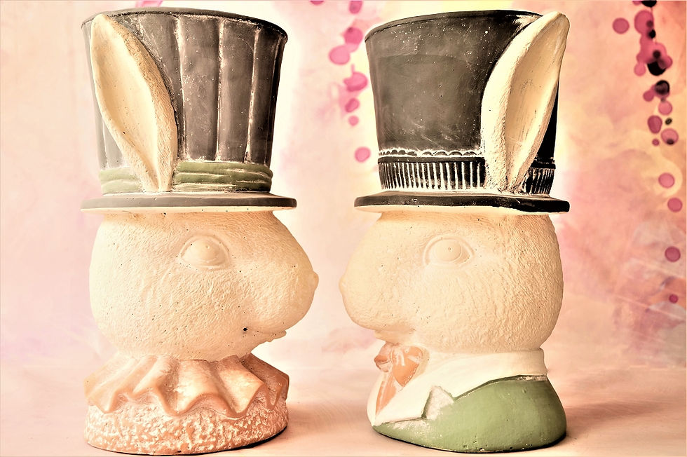 Miniaturbild: TRÈS CHIC! Blumentopf Herr oder Frau Hase aus Zement – Höhe ca. 29,5 cm