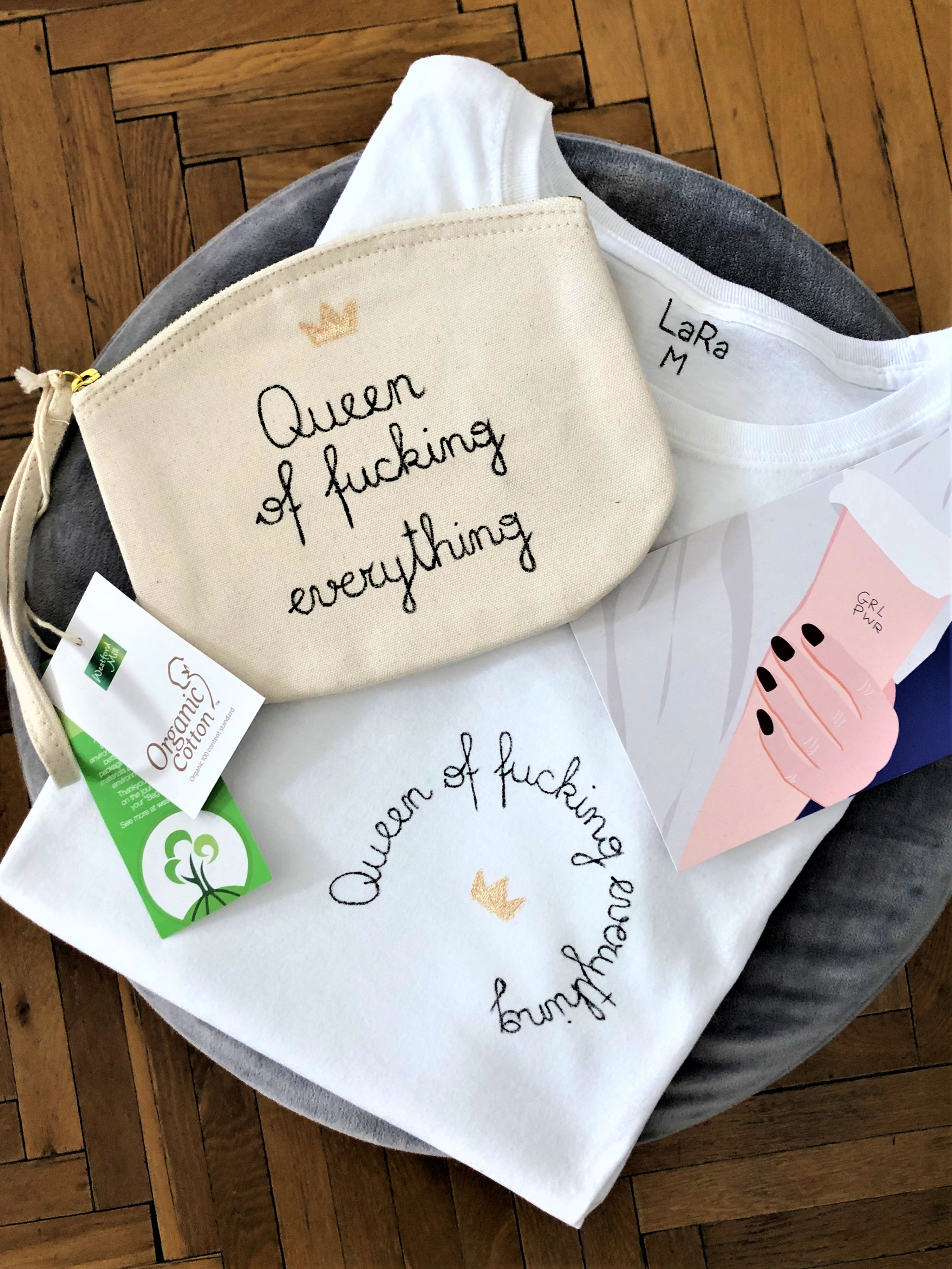 Statement-Shirt „Queen of fucking everything." in allen Größen