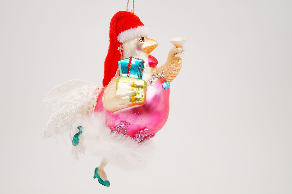 Miniaturbild: Henne mit Geschenken und Cocktailglas