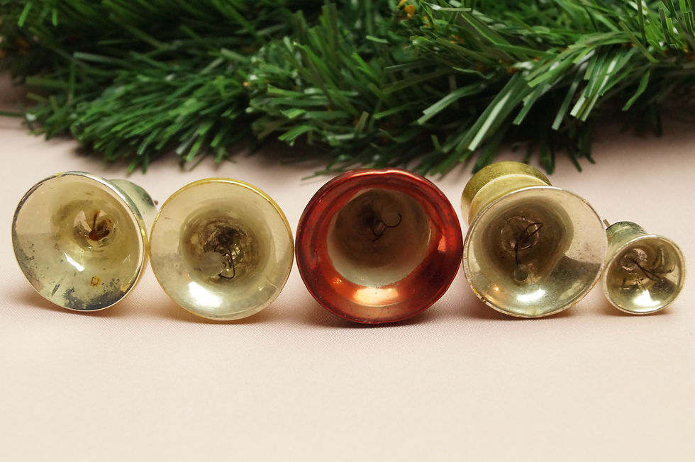 Miniaturbild: 5 uralte Vintage Weihnachtsglocken aus Glas– ca. 5 cm hoch