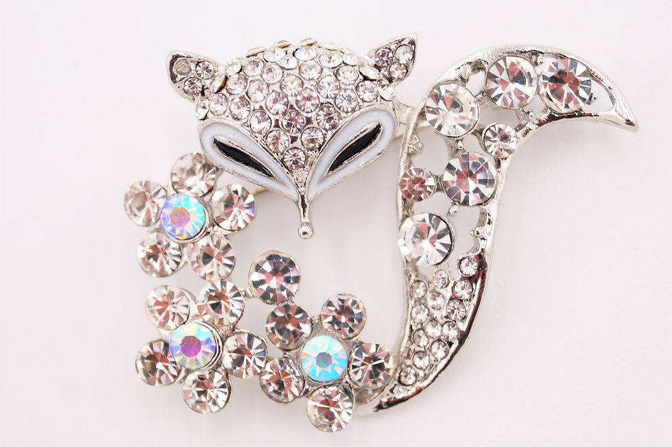 Fuchs mit geschliffenen Strass-Steinen