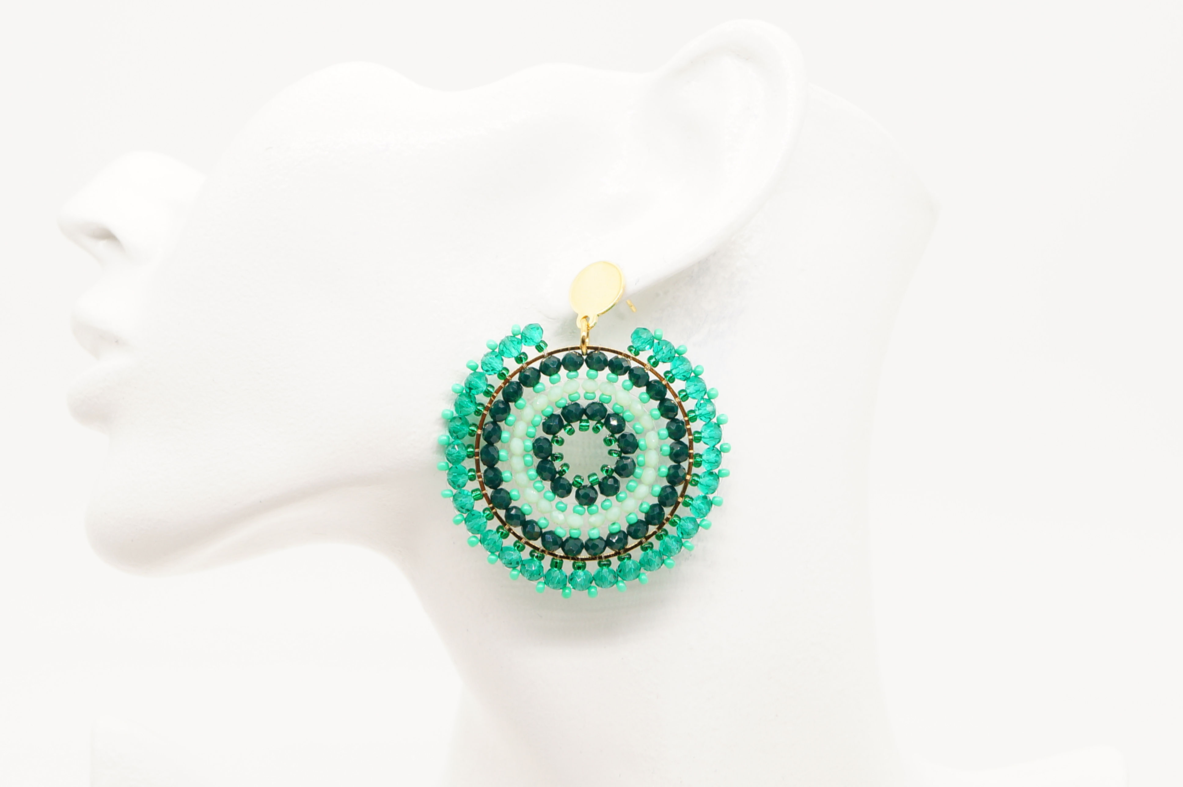 Handgemachte, elegante Ohrringe aus Perlen