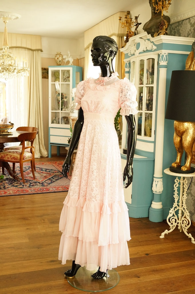 Miniaturbild: ORIGINAL 70er Jahre Hochzeits- / Ballkleid in Marzipanrosa mit Tüll und Spitze –