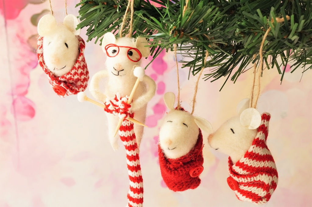 Strickmaus mit 3 Mäuseputzis - einzeln oder im Set - gefilzter Christbaumschmuck