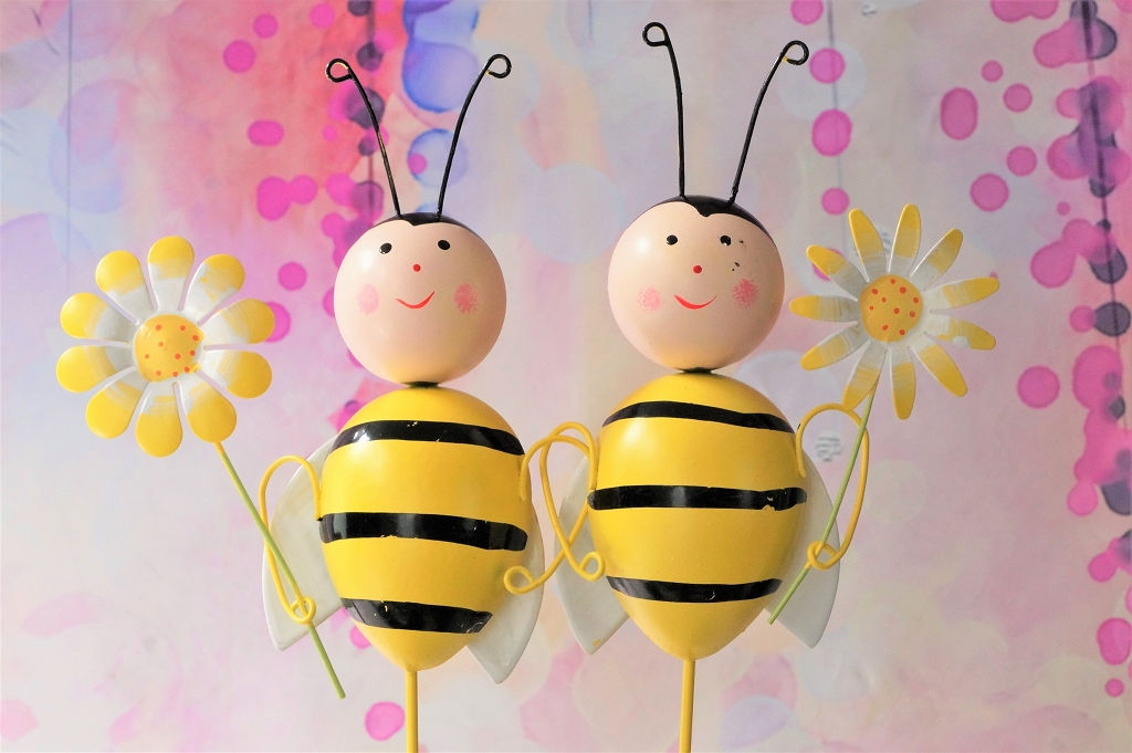 Blumenstecker Biene – 2 verschiedene Modelle – ca. 52 x 12 cm