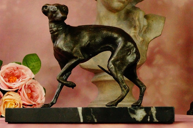 Miniaturbild: Edler Hund aus Eisen auf Marmorsockel! Ein edler EYECATCHER!