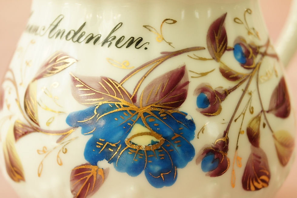Miniaturbild: WOHL BIEDERMEIER – altes, handbemaltes Heferl „Zum Andenken“