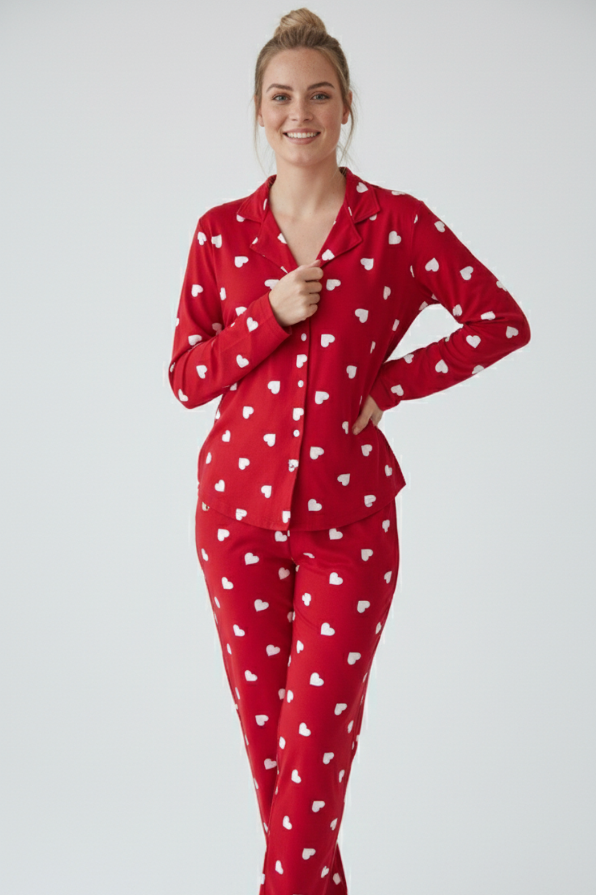 Kalp Desenli Milan Kumaş Gömlek Yaka Kırmızı Kadın Pijama Takımı