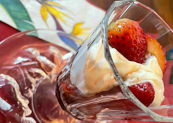 Fresas al Balsámico y Yogurt Griego