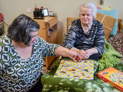 Ļauts apciemot pansionāta iedzīvotājus