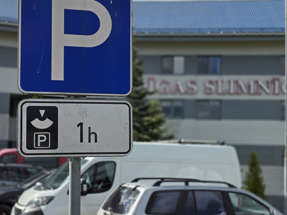 Pie reģistratūras tagad auto varēs novietot stāvēšanai uz 1 stundu
