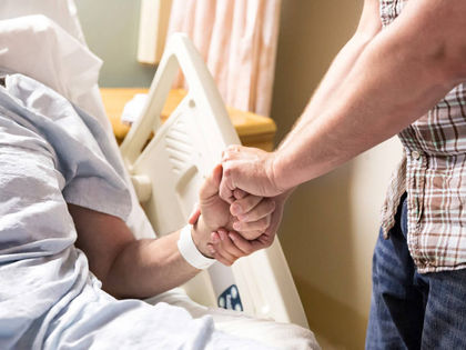Atļauj pacientu apmeklējumu nodaļās