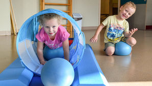 Kad zīdaiņu, bērnu un jauniešu attīstībā vajag fizioterapeita palīdzību