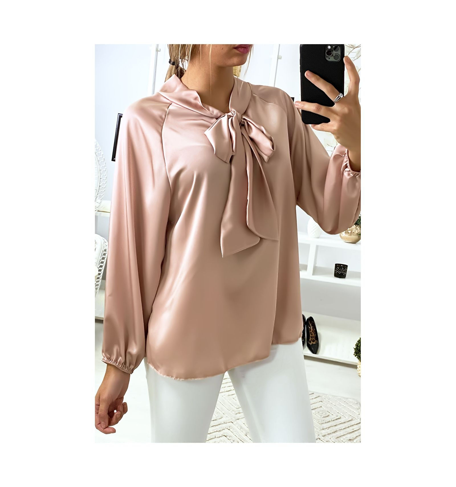 Blouse rose Satiné avec nœud au col