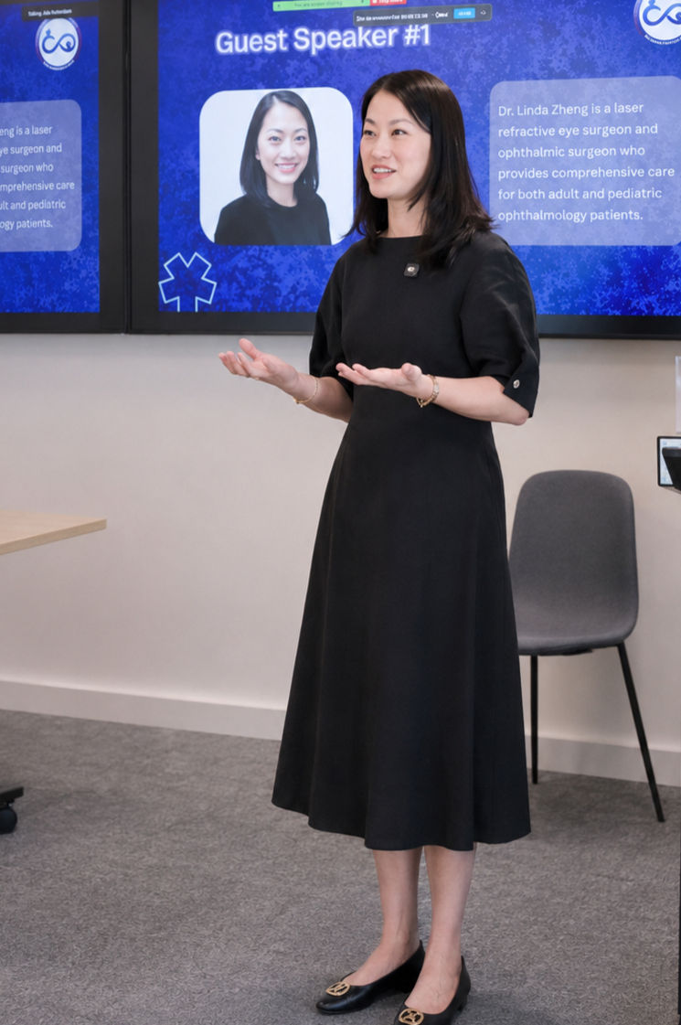 Dr Linda Zheng conference presenting_edi