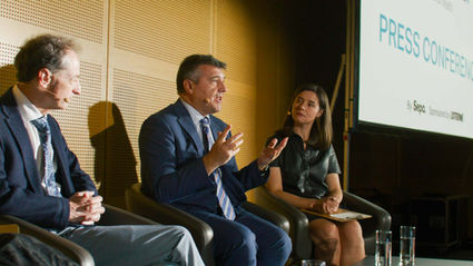 Conference photographer — press conference panel at Europerio, by Theo Solnik