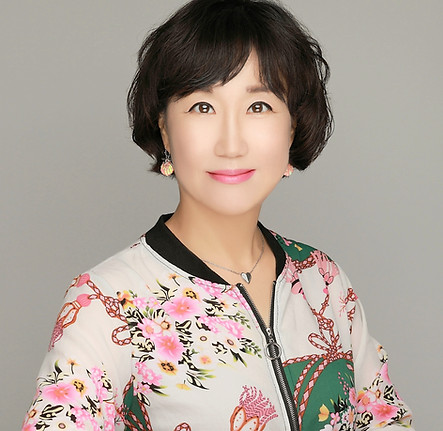 JinnyKORHeadshot.jpg