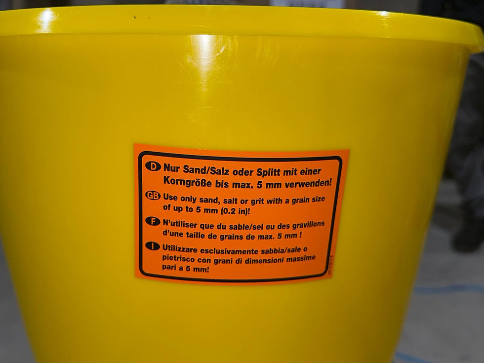 Miniature : Streuwagen für Sand und Salz, fahrbar, Handstreuer für Winterdienst