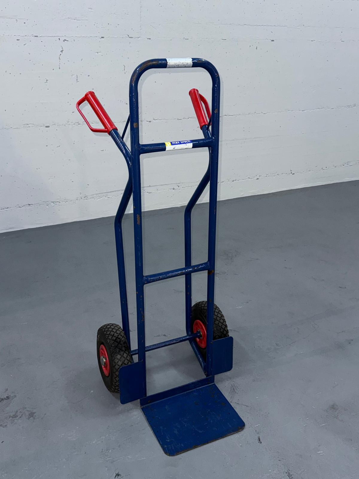 Sackkarre für den professionellen Einsatz mit Stahlrahmen und Luftreifen