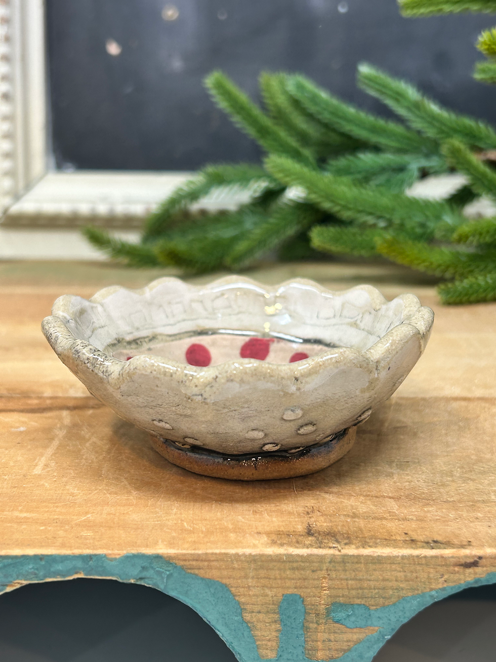 D6-Tiny dish, BIG details.