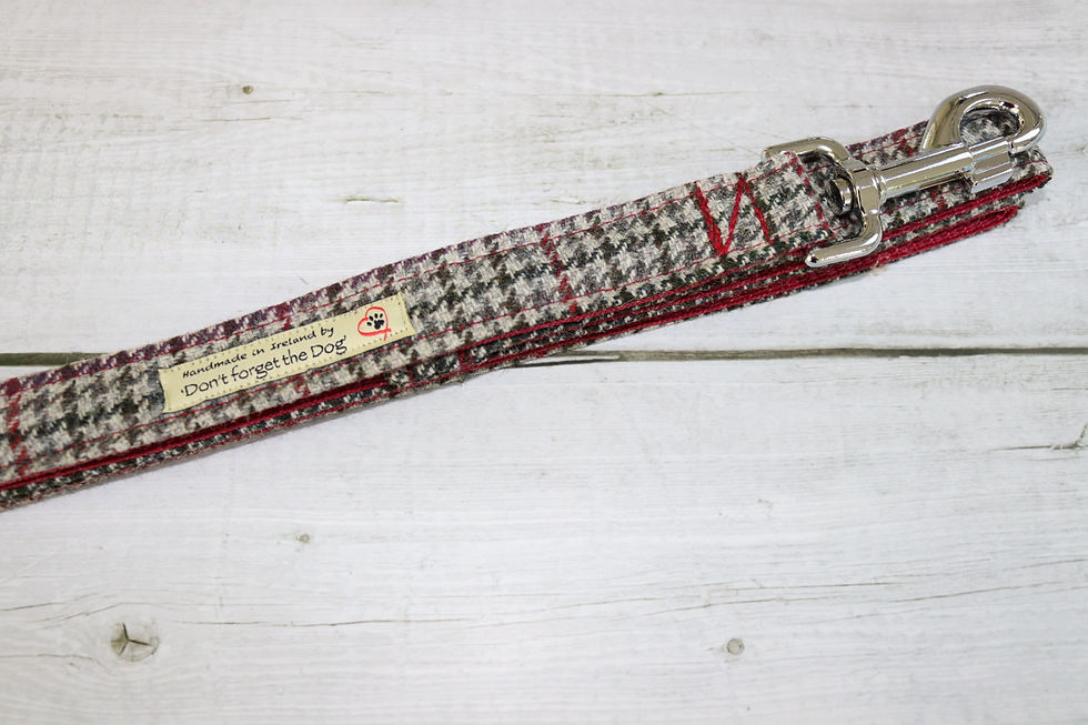 Thumbnail: Red Houndstooth Tweed Wool Lead Metal Trigger Clasp