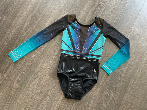 FEESHOW Kinderturnpakje voor meisjes, met korte broek, mouwloze glitterpailletten, strass, turnshirt, gymnastiek, body, shorts, haarelastiekset, blauwgroen, 134-140 FEESHOW Kinderturnpakje voor meisjes, met korte broek, mouwloze glitterpailletten, strass, turnshirt, gymnastiek, body, shorts, haarelastiekset, blauwgroen, 134-140