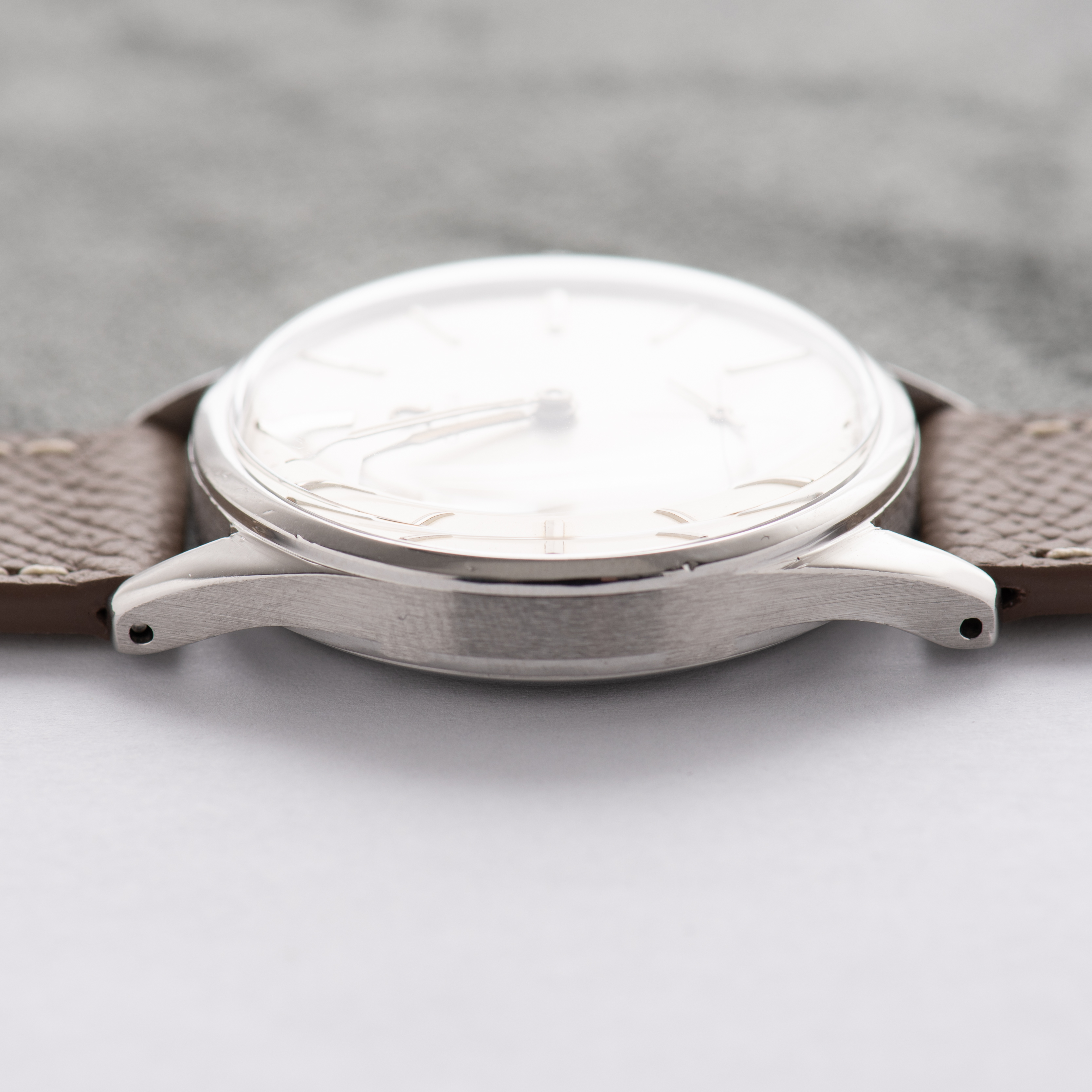 Zicht op Omega Classic 30T2 Ref 2383-6 uit 1944
