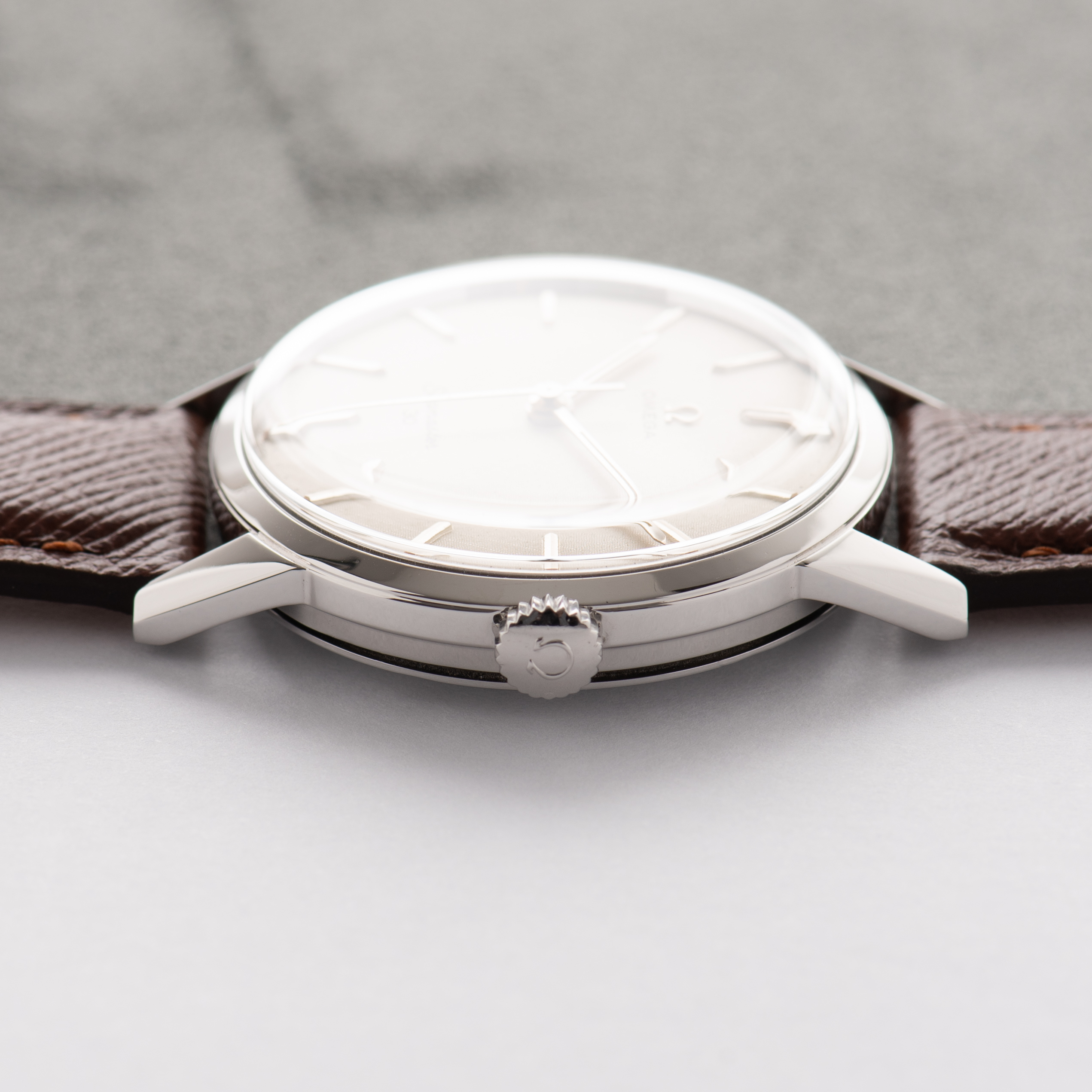 Zicht op Omega Seamaster 30 "Linnen Dial" uit 1962 Ref 135.0003-62-SC