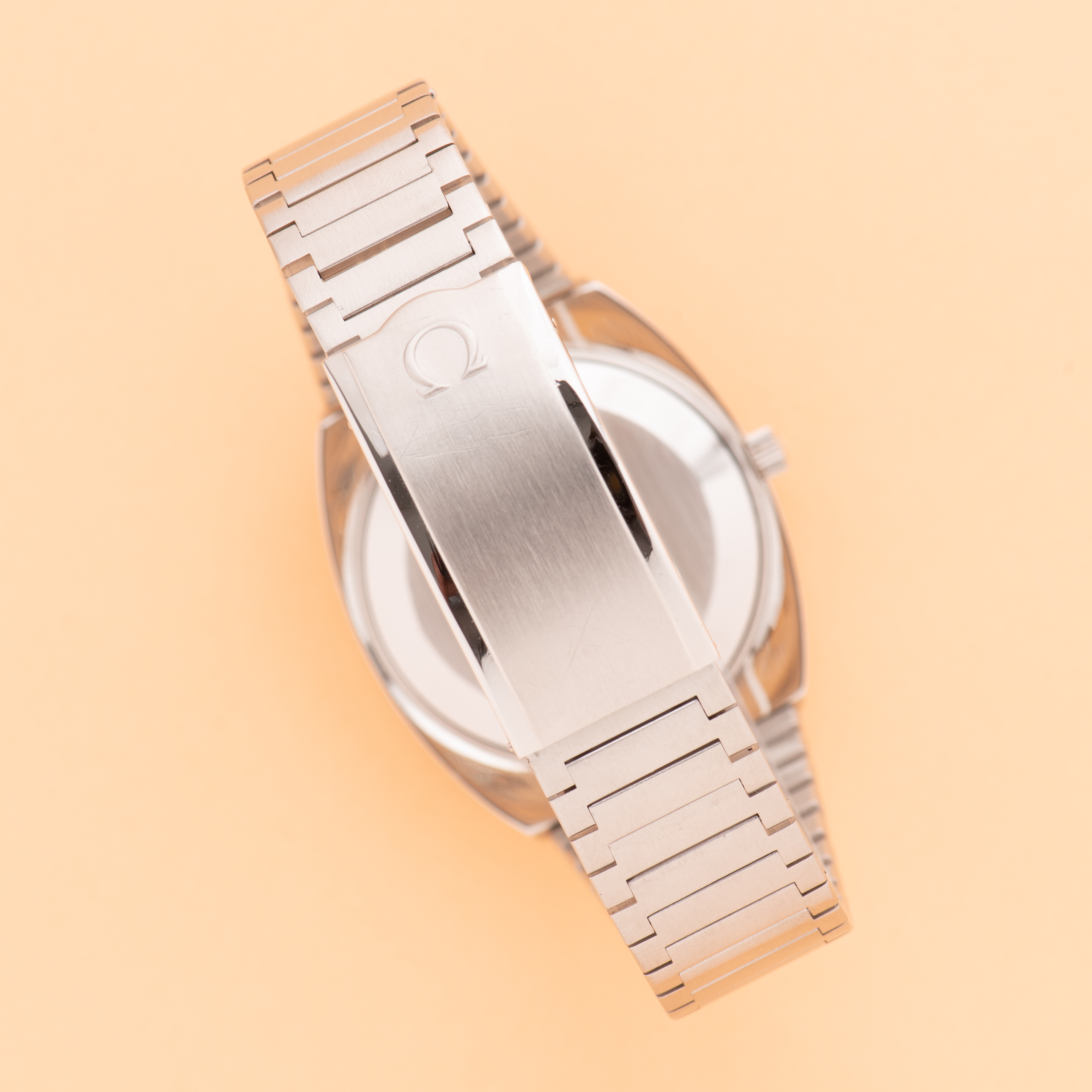 View of Omega Seamaster Automatic from 1977 réf 166.0207