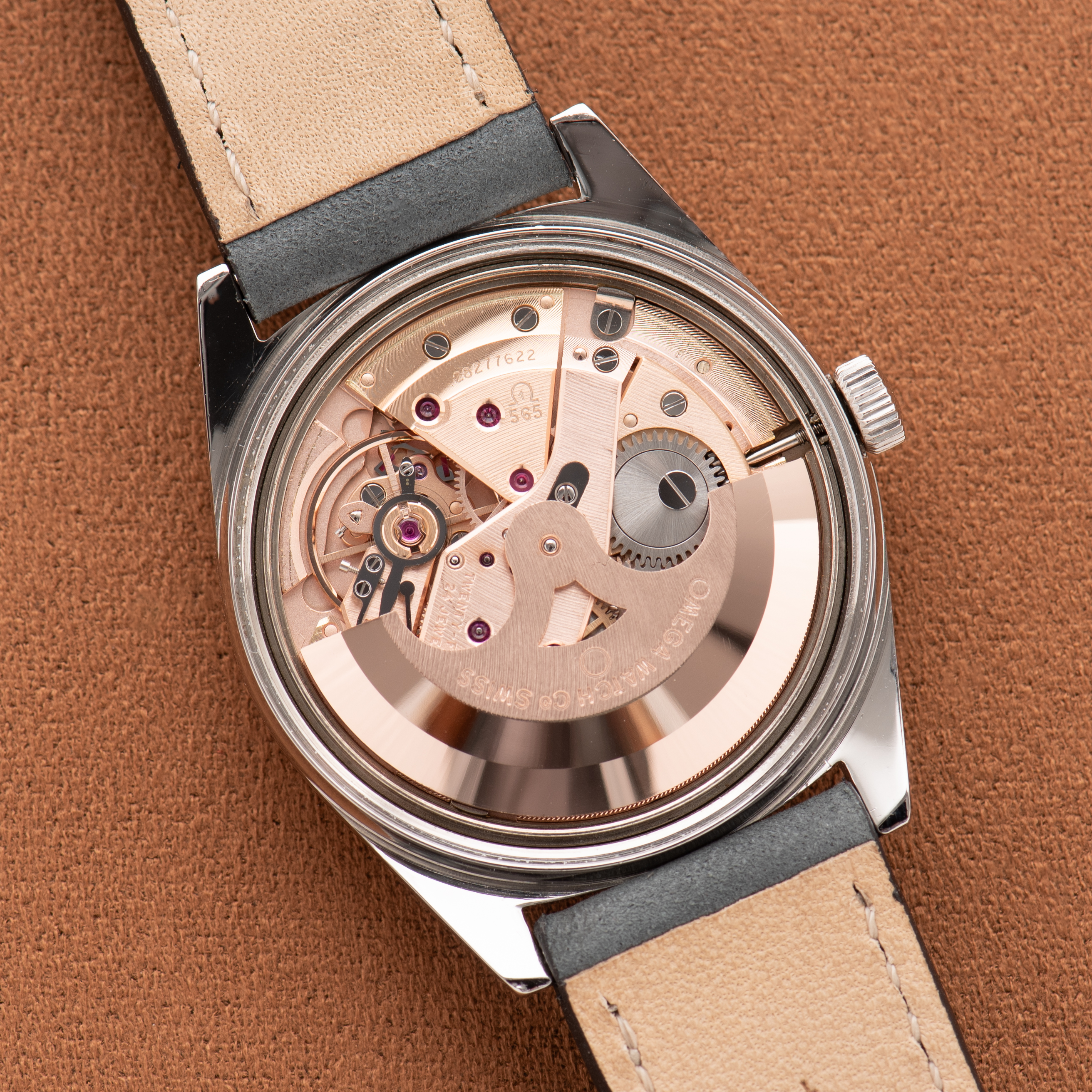 Zicht op Omega Automatic Genève Silver Dial ref 166.041 uit 1969