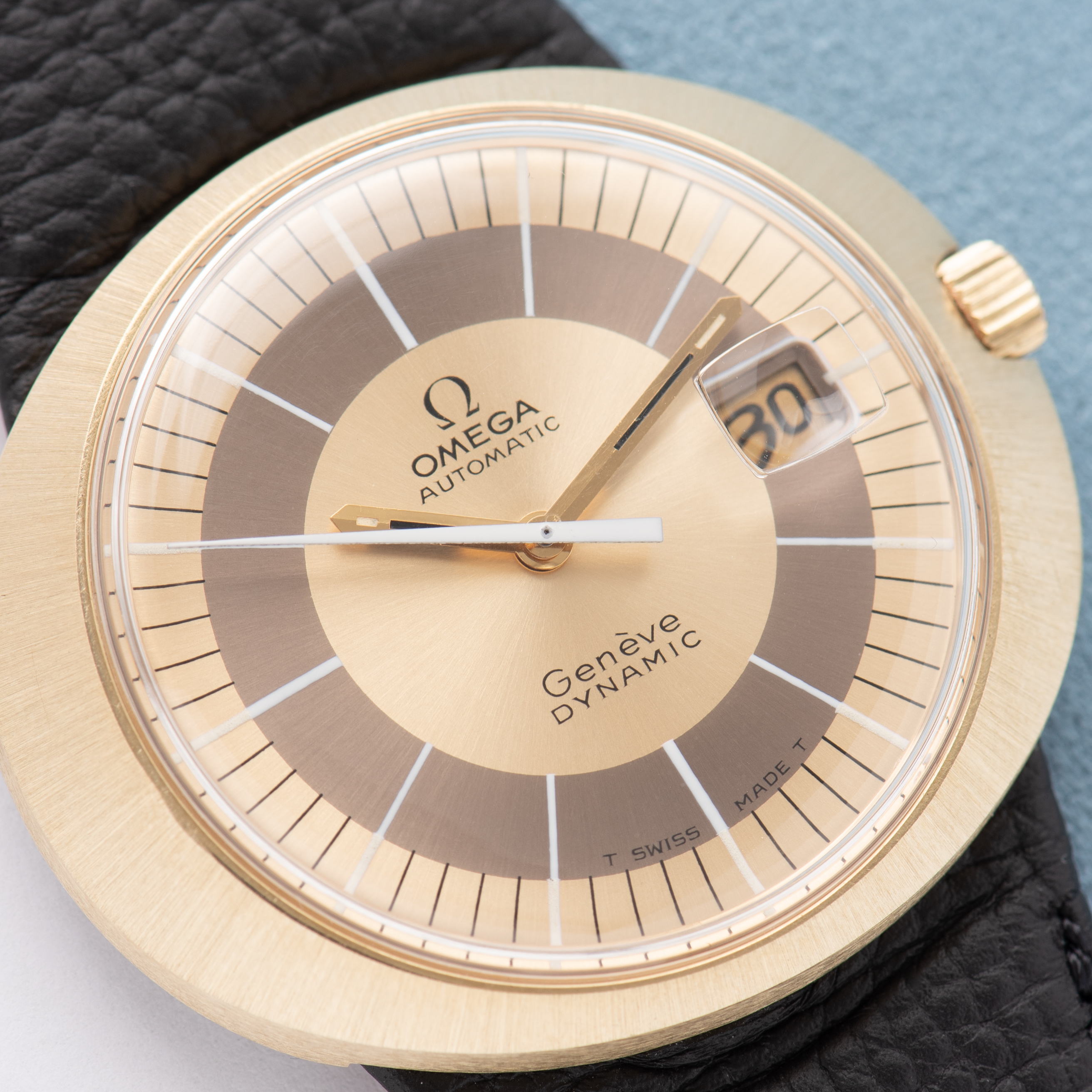 Zicht op Omega Genève Dynamic Automatic Day-Date Gold Capped from 1969 Réf 166.039 NOS