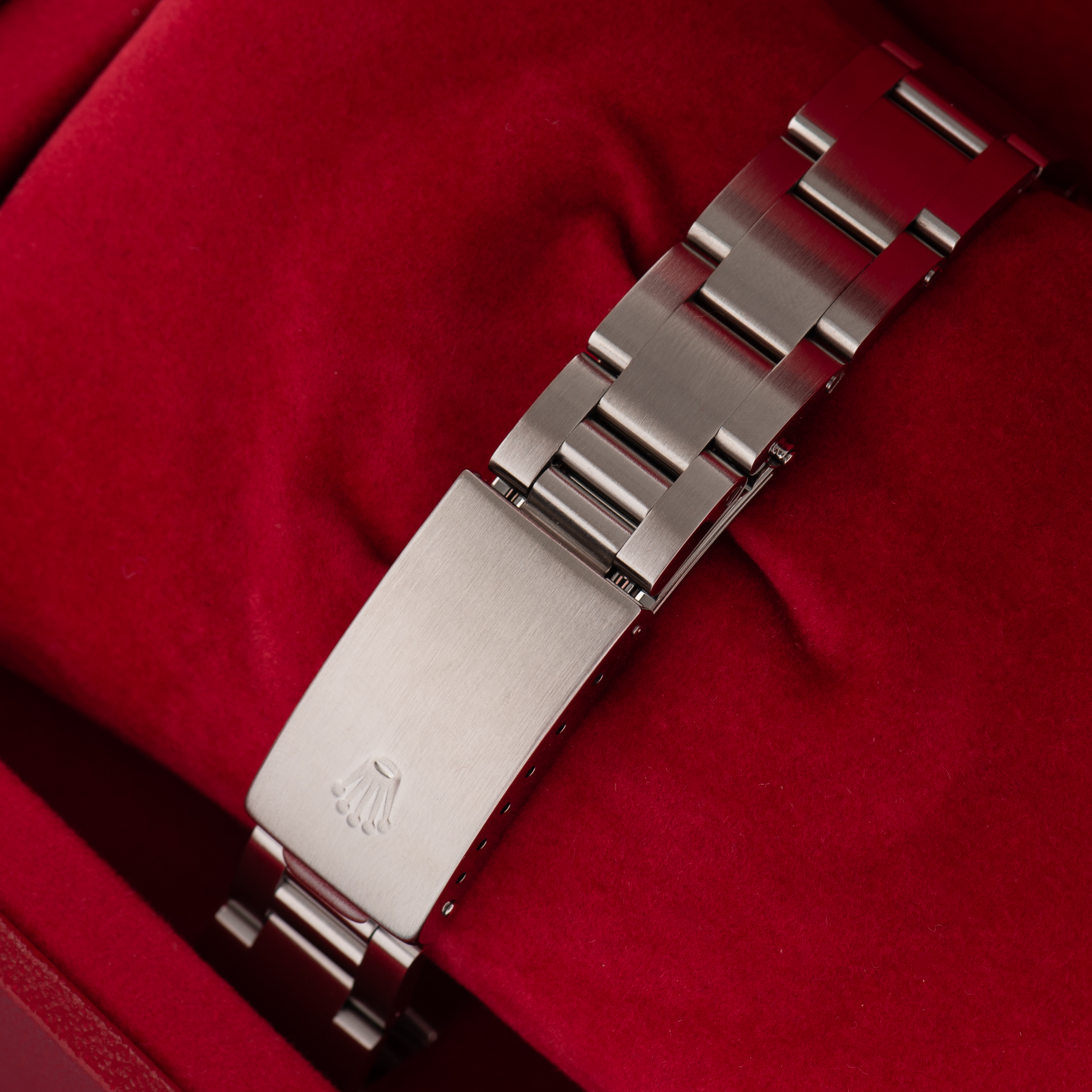 Zicht op Rolex Oyster Perpetual Silver Dial Réf 77080 Full set from 2005