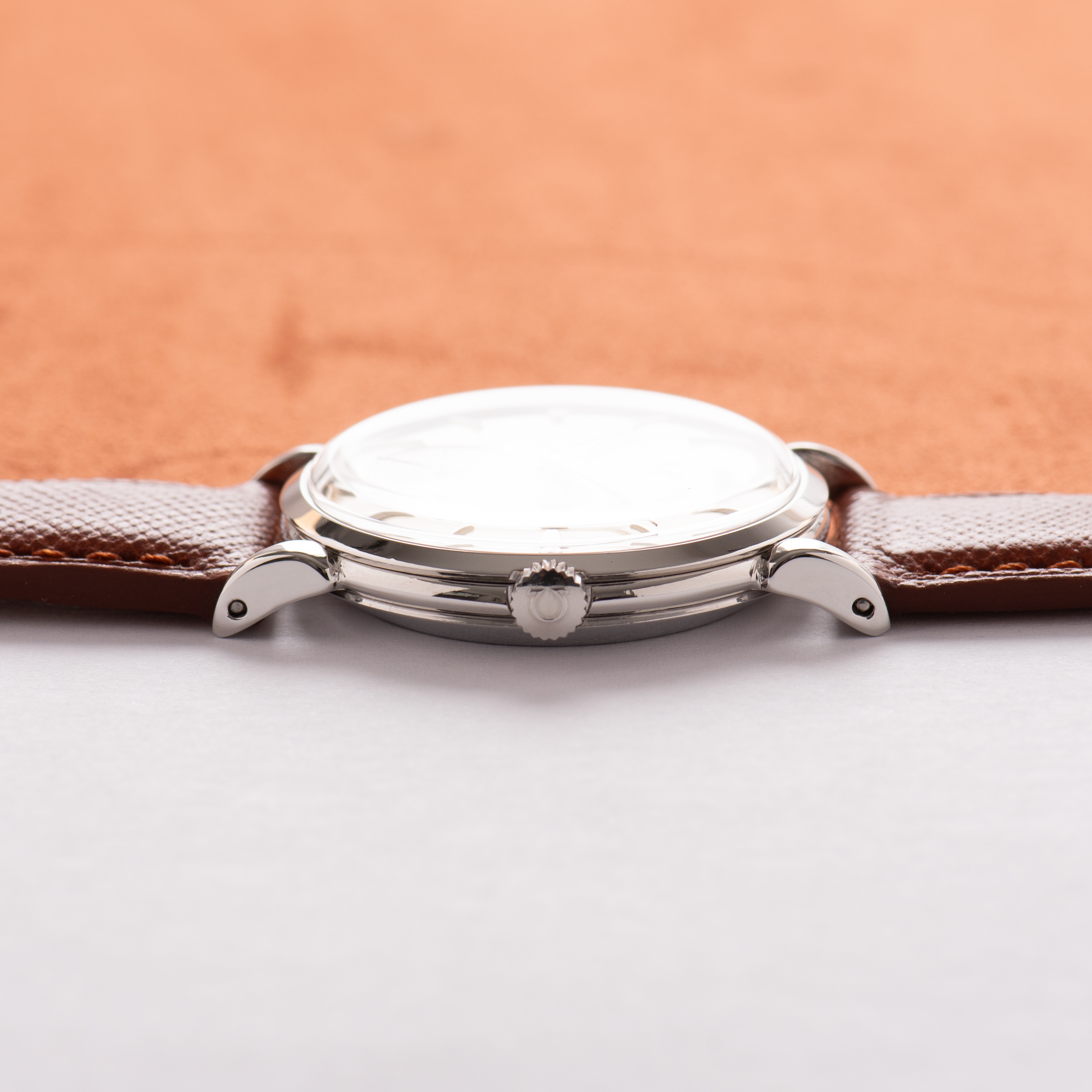 Vue de Omega Seamaster Petite Seconde Silver Dial Like New Bumper Réf 2402-1 from 1944