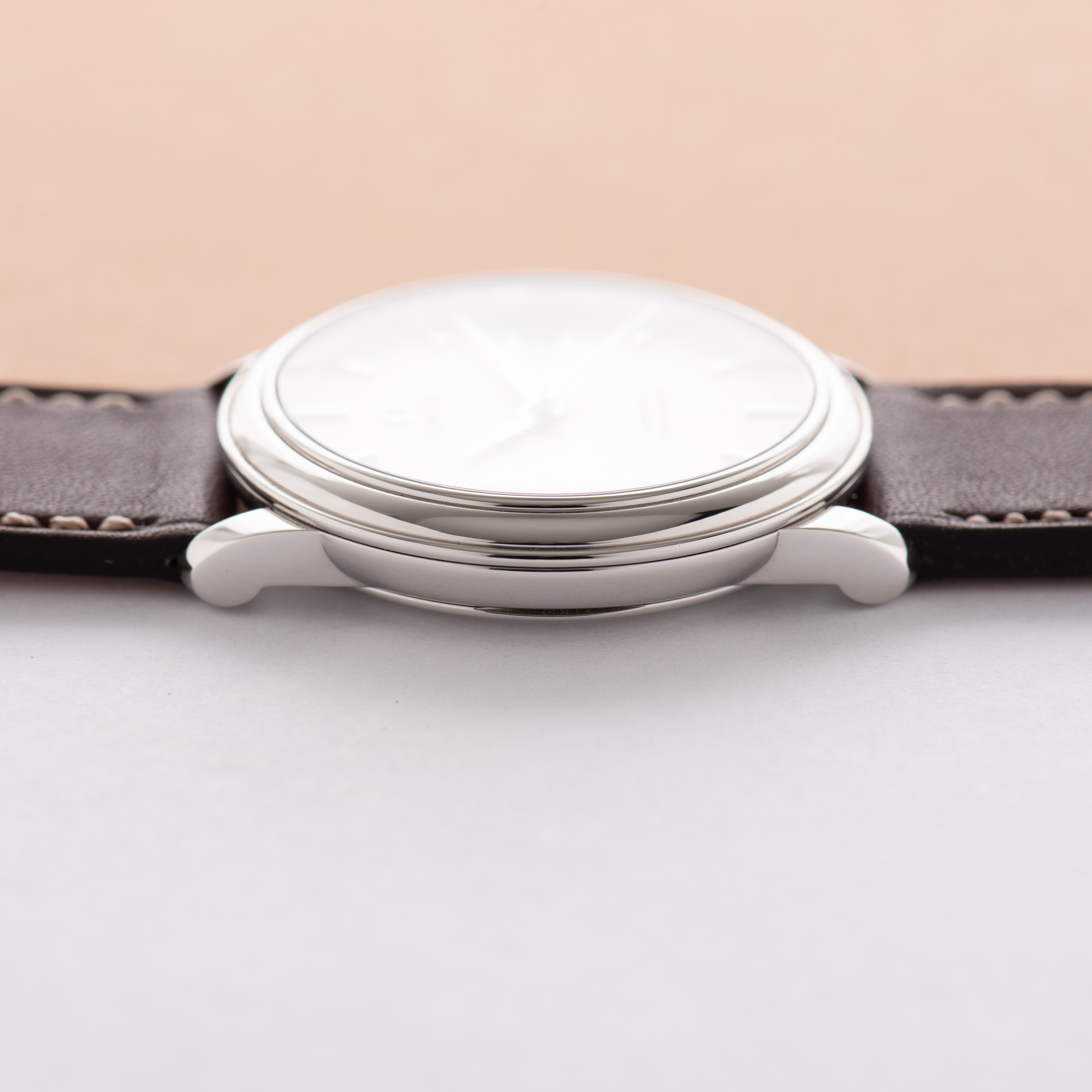 Zicht op Omega De Ville Prestige Automatic Datum Ref 168.1050 cal 1120 uit 2007