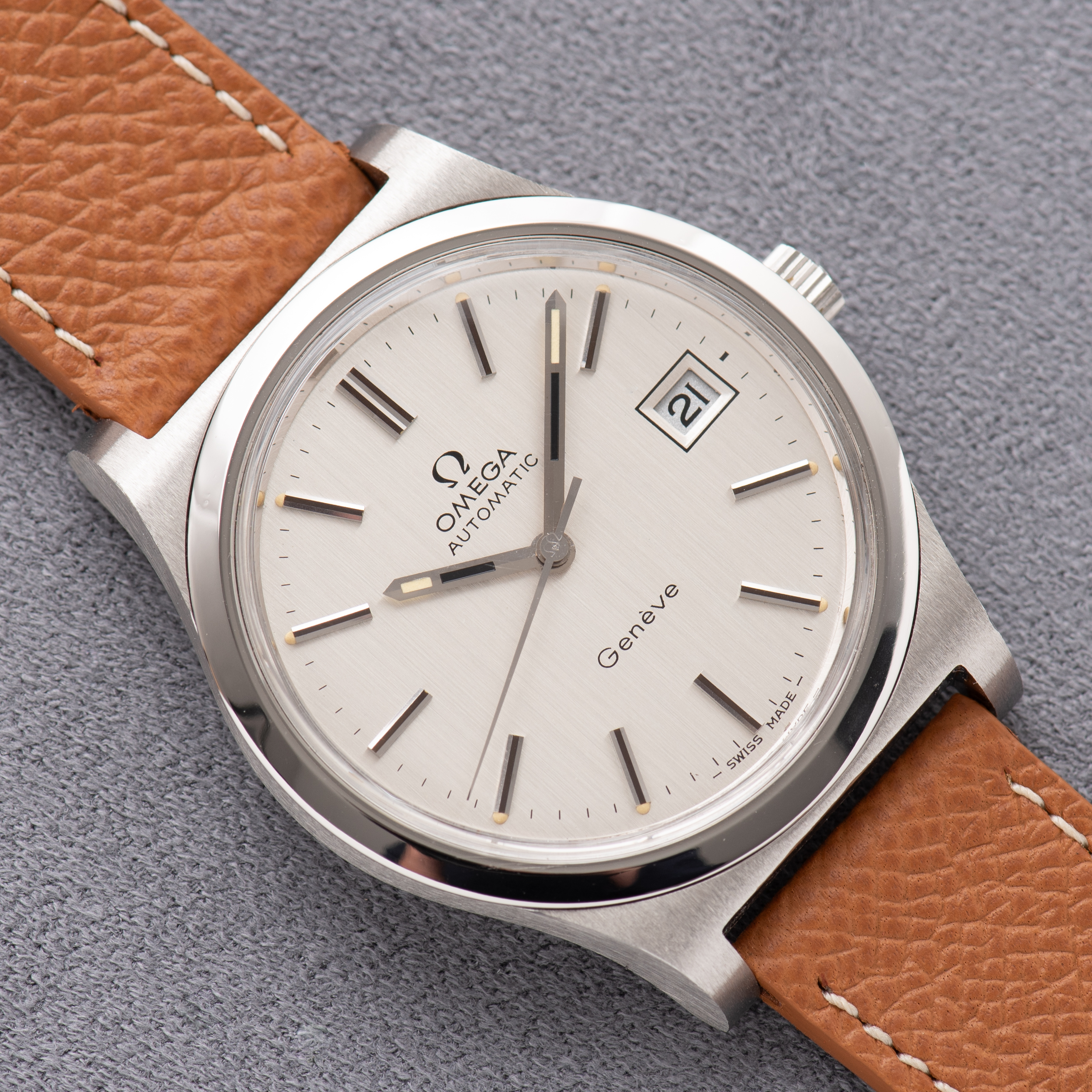 Zicht op Omega Geneva Datum Automatic Cal 1012 Ref 166.068 uit 1973