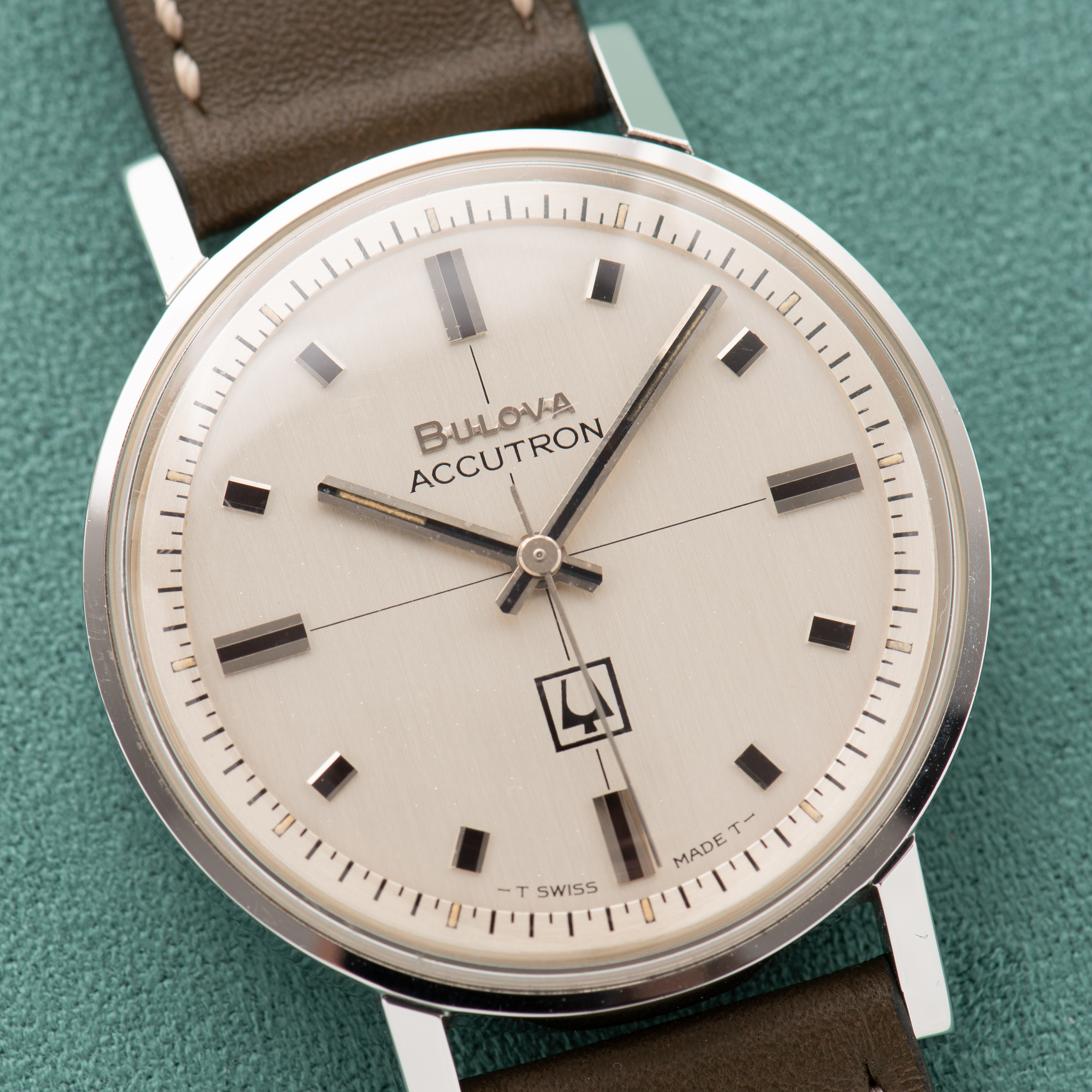 View of Bulova Accutron Réf 1-494977 M6 New Old Stock with stickers