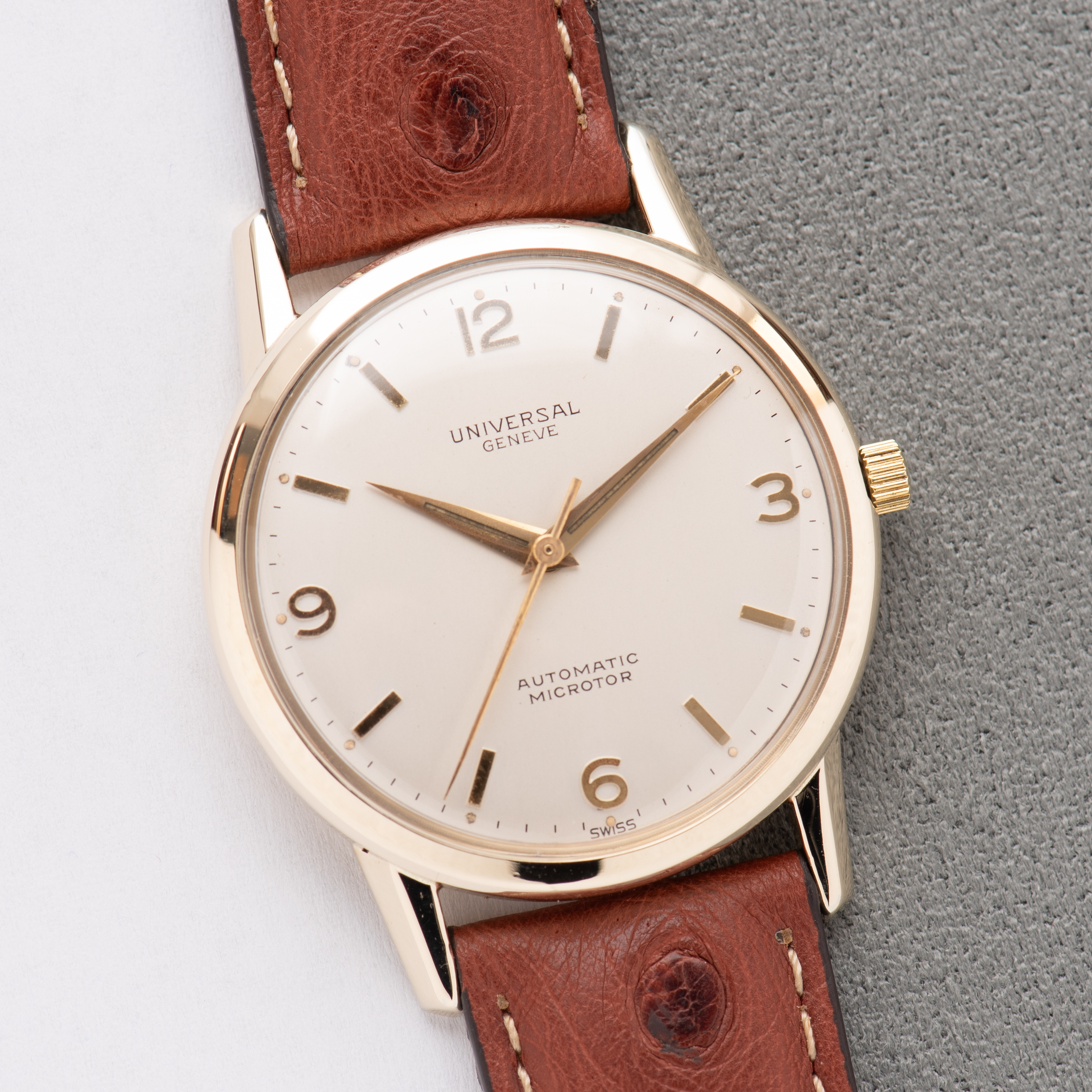 Vue de Universal Genève Automatic Micro-rotor cal 215 GoldFilled 10K Réf 3670121